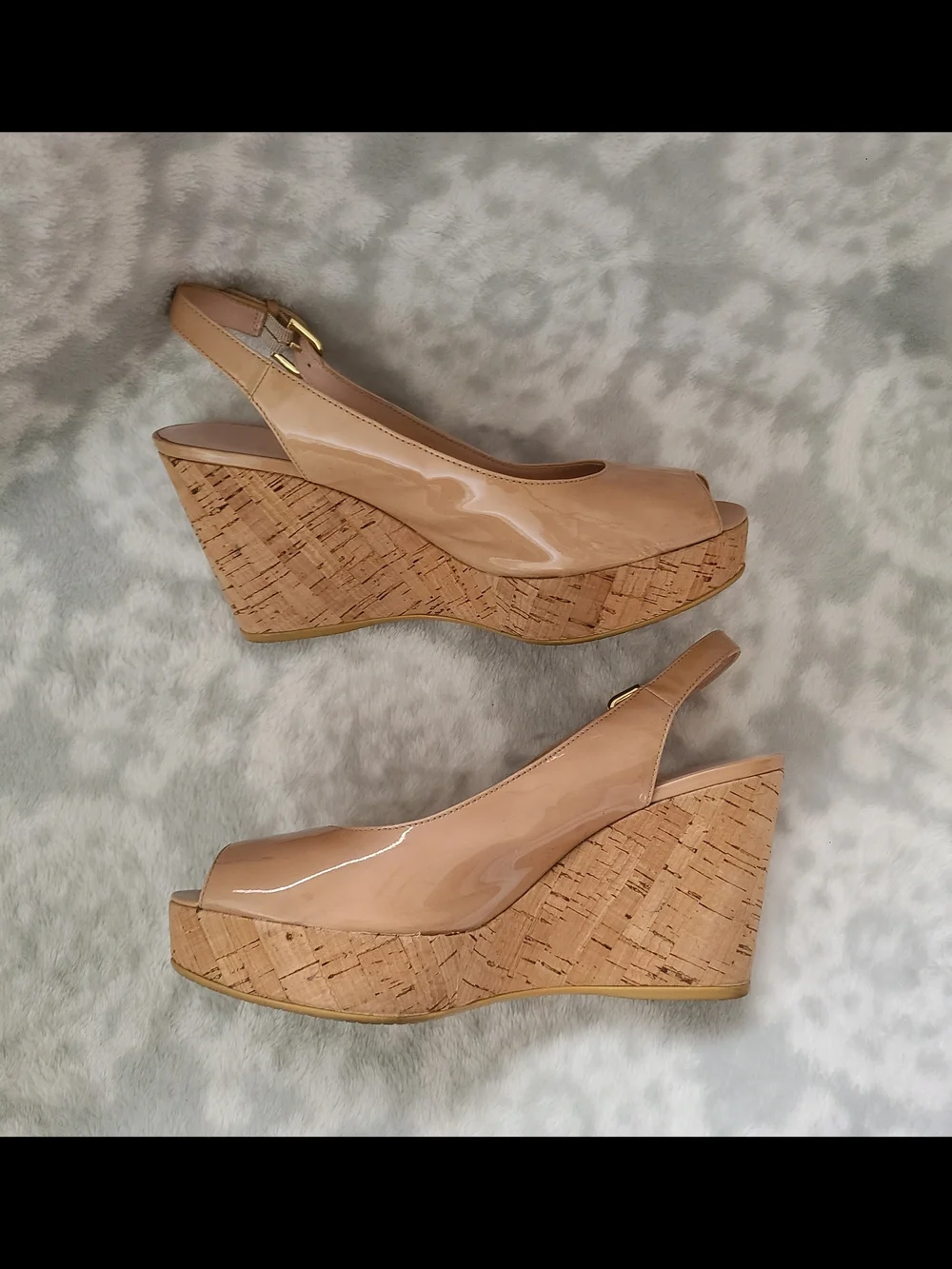 Stuart Weitzman Nude Patent Peep-Toe Cork Wedge Slingback Heels Size 8 - Picture 4 of 12